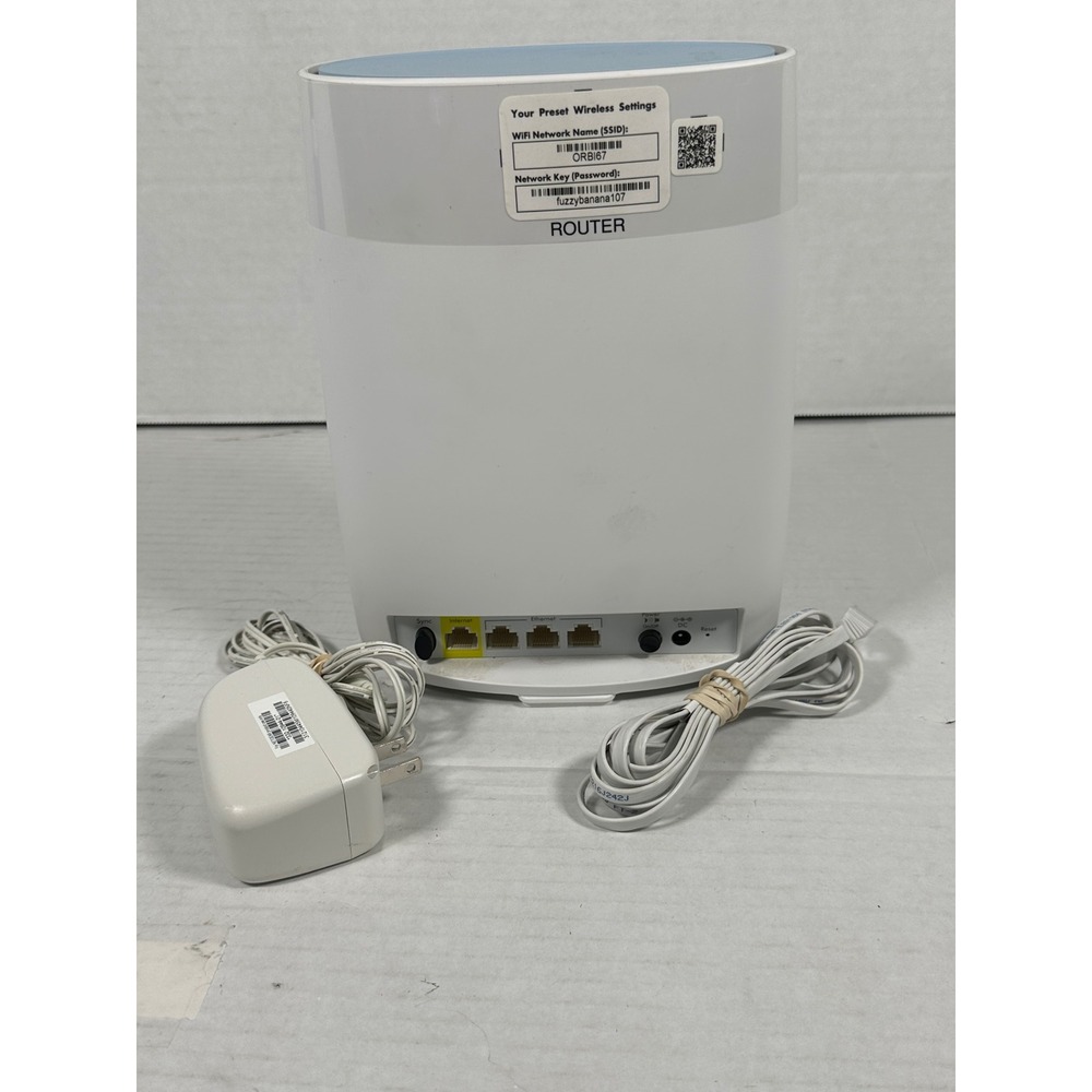 Orbi RBR50v2 Tri-Band‎ AC3000  Router White with Power Adapter Cable - Picture 5 of 7